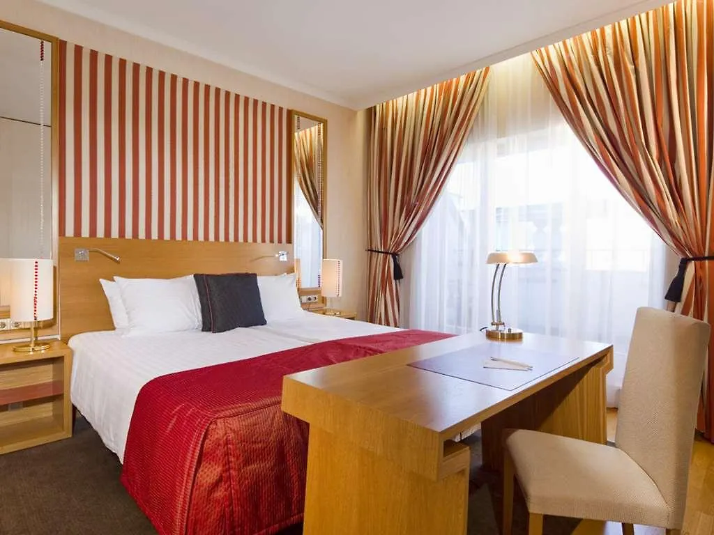 Mamaison Hotel Riverside Prag 5*,