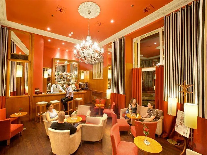 *****  Mamaison Hotel Riverside Prag Tjeckien