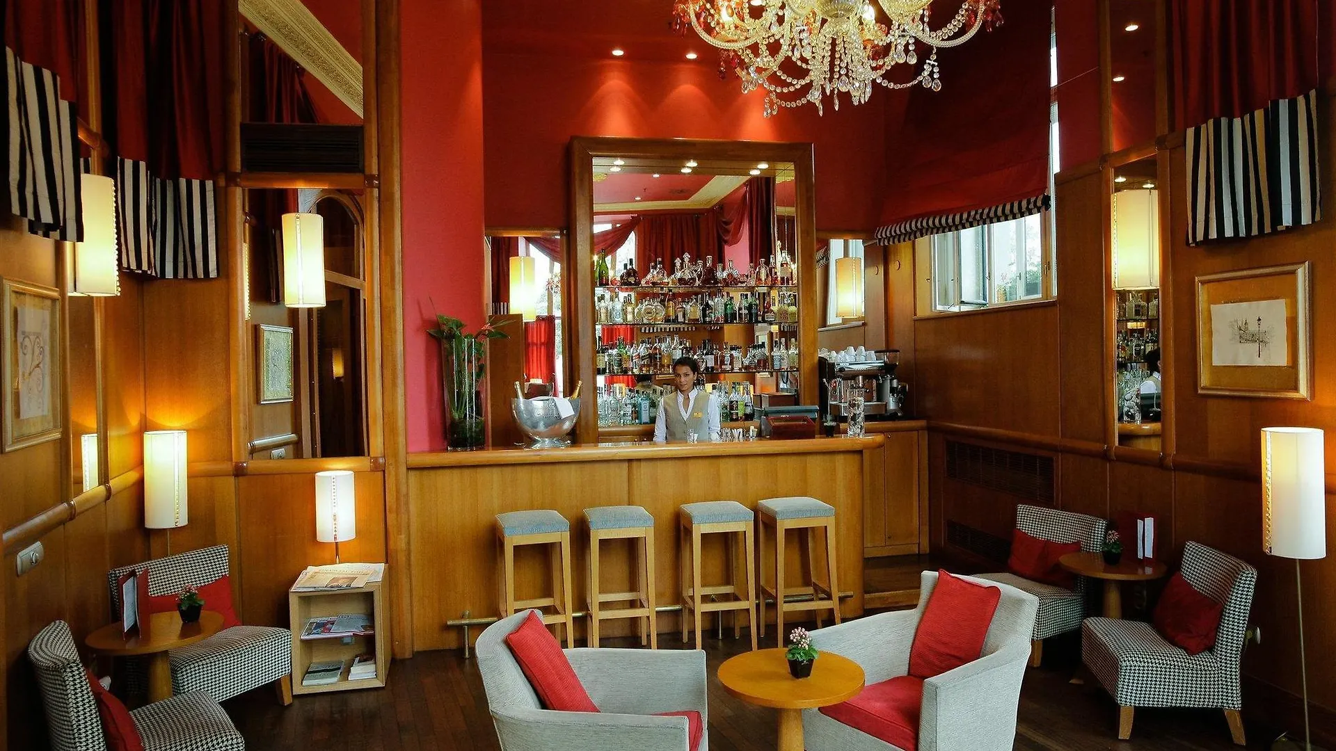 Mamaison Hotel Riverside Praga 5*,