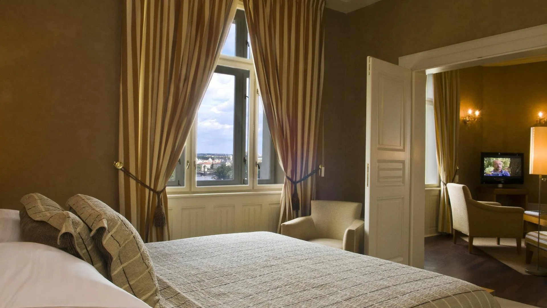 Mamaison Hotel Riverside Prague 5*,